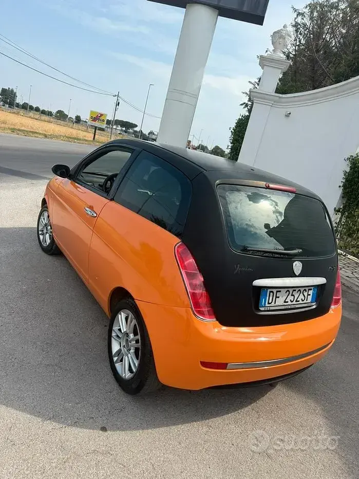 Usata Lancia Ypsilon 69 CV (50 kW) 2006 Arancione Utilitaria