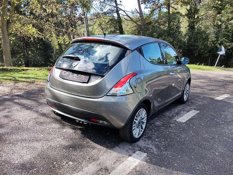 Usata Lancia Ypsilon Gold 95 CV (69 kW) 2013 Grigio Utilitaria