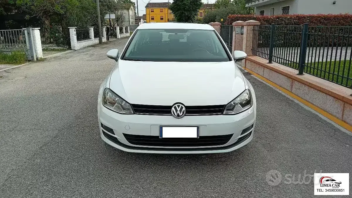 Usata VW Golf VII 105 CV (77 kW) 2013 Bianco Utilitaria