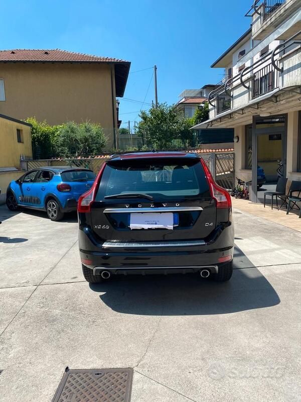Usata 2017 Volvo XC60 R-Design Momentum SUV | 21.900 € (Ottimo prezzo) - Immagine 1/4