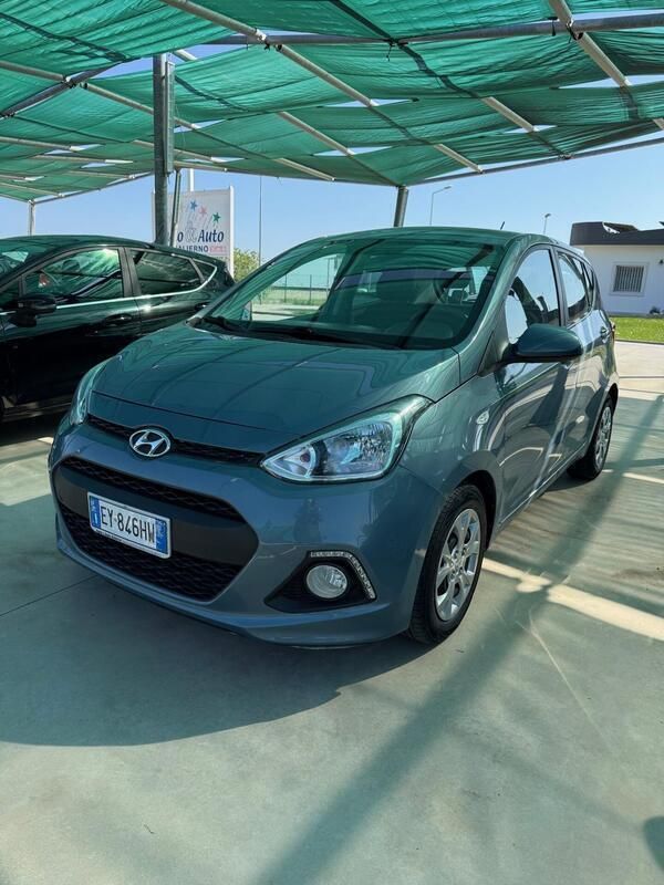 Grigio Usata 2015 Hyundai i10 Due volumi | 7900 € (Molto cara) - Immagine 1/4