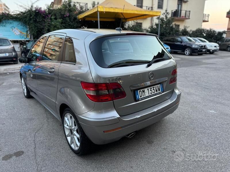 Usata Mercedes B200 Chrome 140 CV (102 kW) 2008 Grigio Monovolume