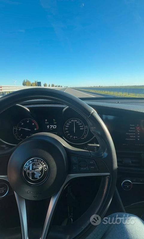 Usata Alfa Romeo Giulia Super 150 CV (110 kW) 2016 Blu Berlina