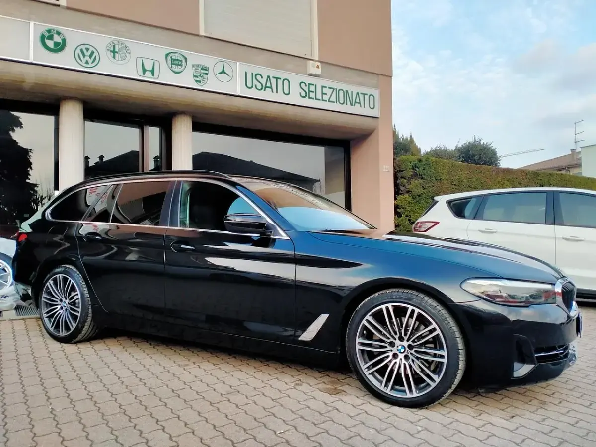 Usata BMW 520 M Sport 190 CV (139 kW) 2022 Nero Berlina