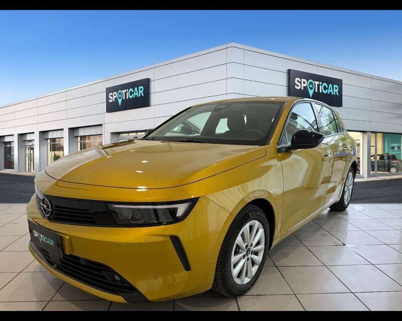 Kult yellow Usata 2024 Opel Astra Edition Tre volumi | 18.900 € (Super prezzo) - Immagine 1/4
