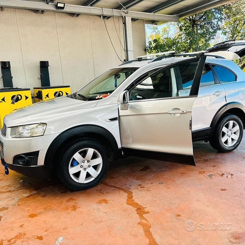 Usata Chevrolet Captiva 163 CV (119 kW) 2011 Grigio SUV