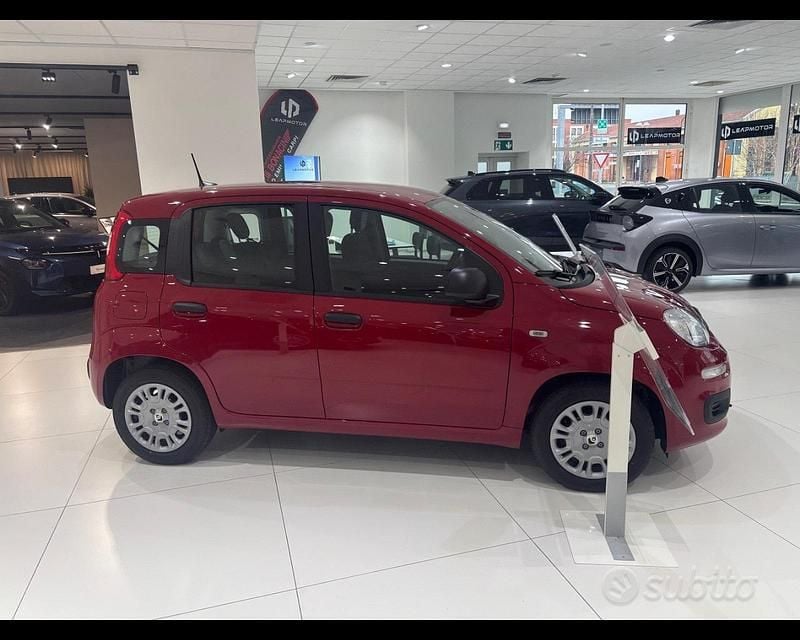 Nuova Fiat Panda 70 CV (51 kW) 2025 Rosso Utilitaria