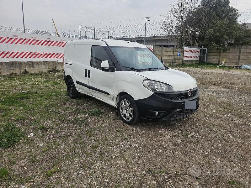 Begagnad Fiat Doblò 120 HK (88 kW) 2016 Minibuss