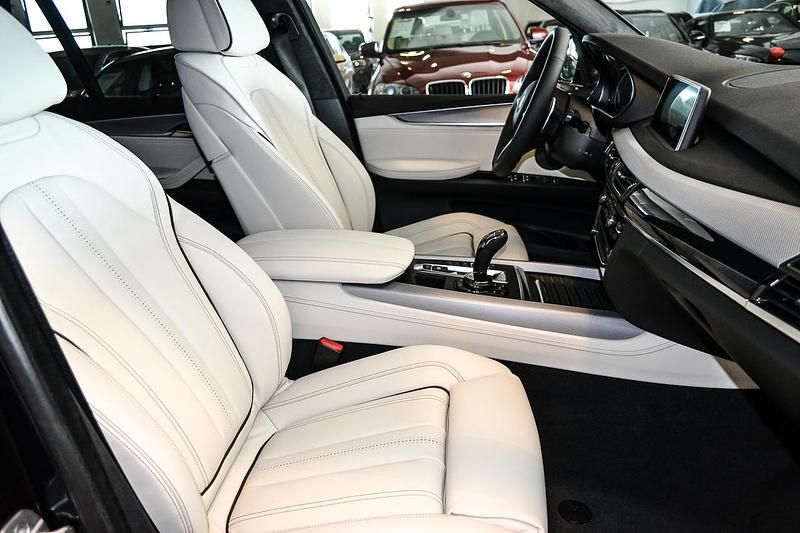 Usata BMW X5 Comfort Edition 381 CV (280 kW) 2017 Azuritnero metallizzato SUV