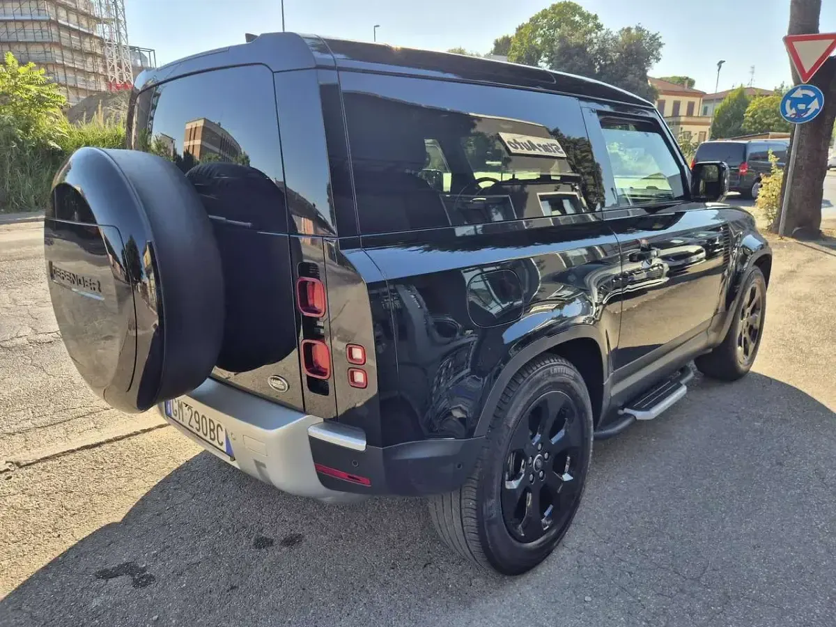 Usata Land Rover Defender SE 200 CV (147 kW) 2023 Nero SUV