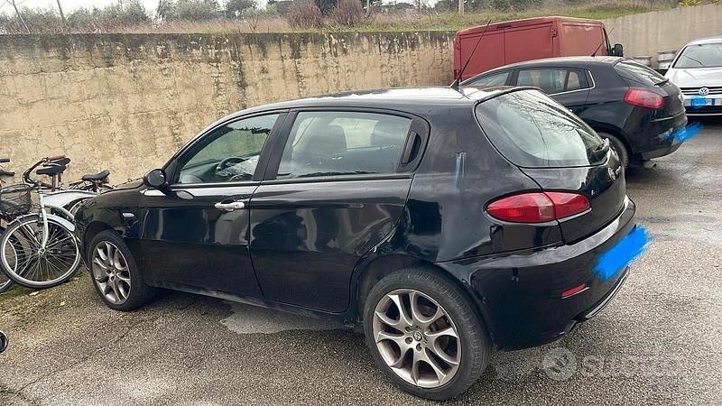 Usata Alfa Romeo 147 115 CV (84 kW) 2005 Nero Utilitaria