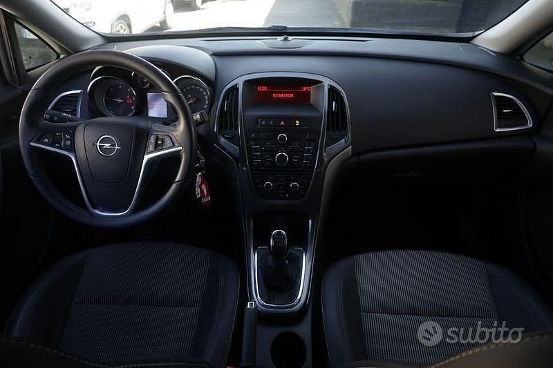 Usata Opel Astra Cosmo 110 CV (80 kW) 2014 Antracite Station wagon