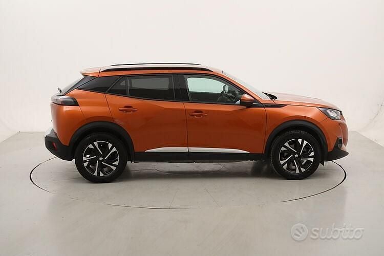 Usata Peugeot e-2008 Allure 100 kW (136 CV) 2021 Arancione SUV