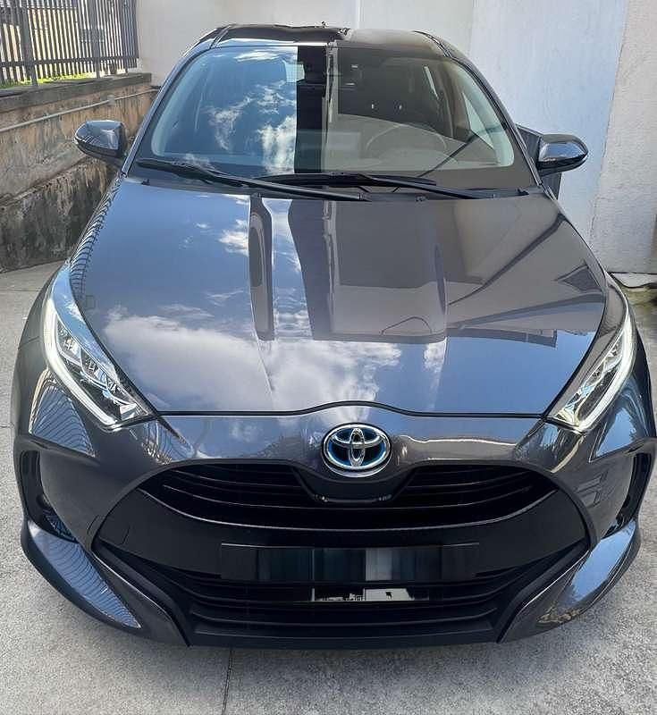 Usata Toyota Yaris Hybrid Trend 92 CV (67 kW) 2023 Grigio Berlina