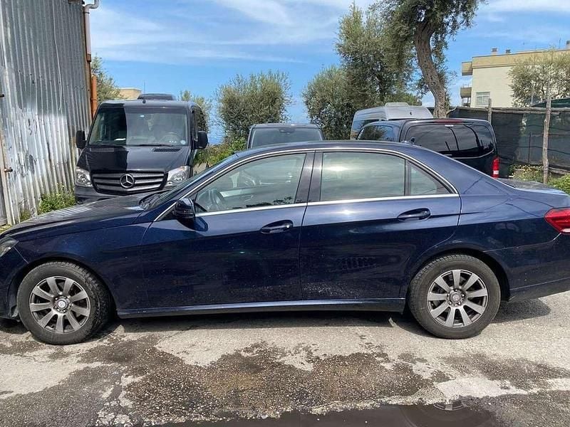 Usata Mercedes E200 Premium 136 CV (100 kW) 2014 Blu/azzurro Berlina