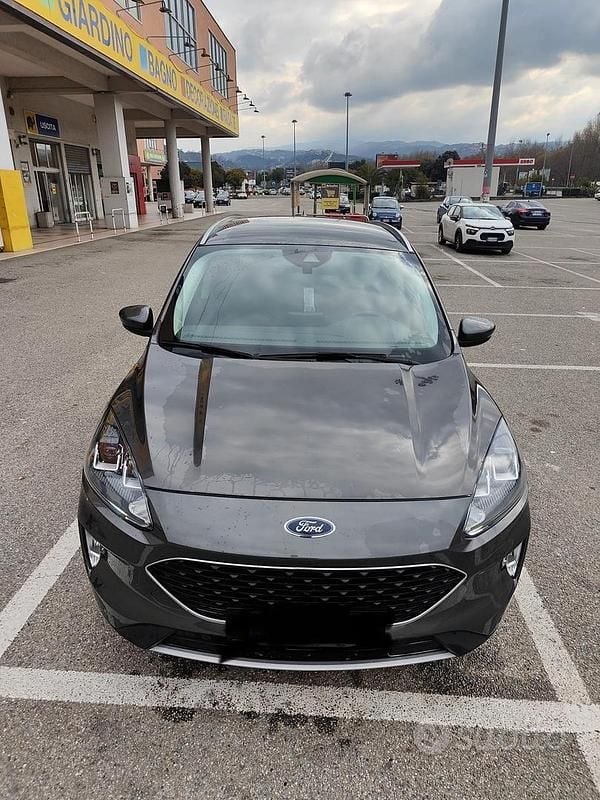 Usata Ford Kuga 120 CV (88 kW) 2021 Marrone SUV