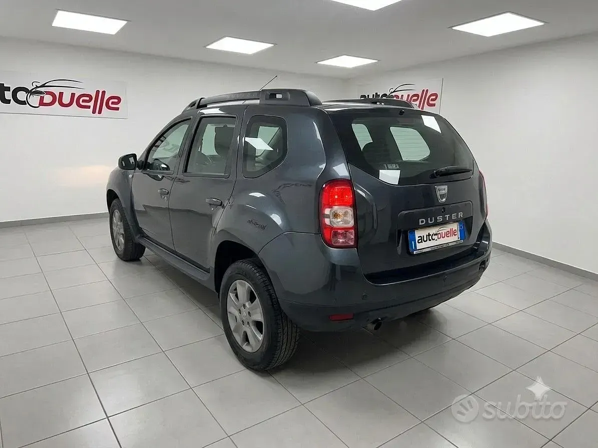 Usata Dacia Duster Lauréate 109 CV (80 kW) 2016 Grigio SUV