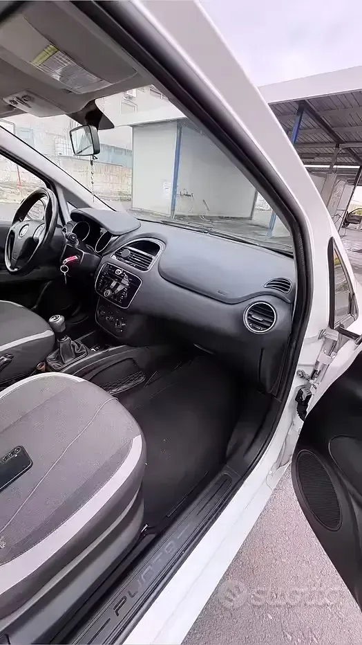 Usata Fiat Punto 75 CV (55 kW) 2013 Bianco Utilitaria