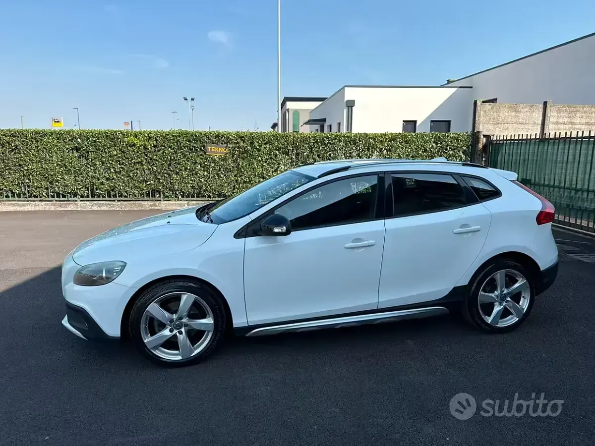 Usata Volvo V40 CC 115 CV (84 kW) 2013 Bianco Station wagon