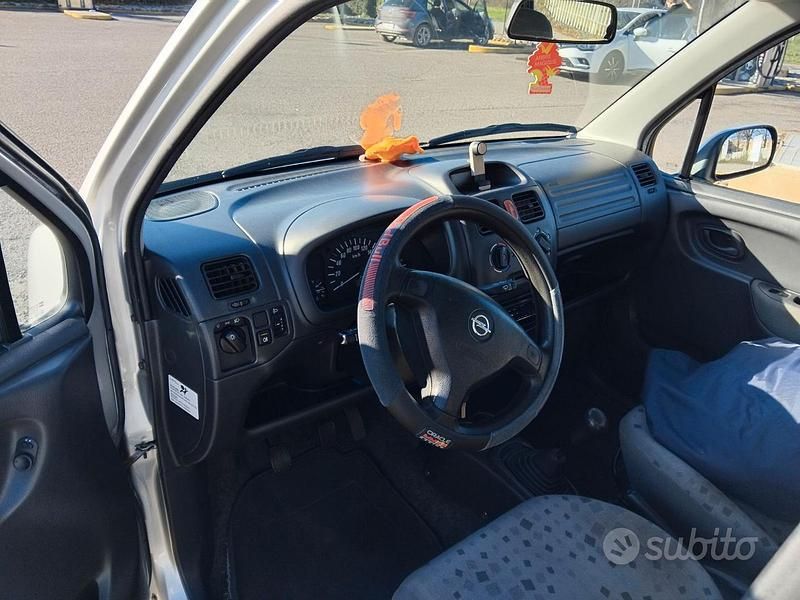Usata Opel Agila 75 CV (55 kW) 2003 Grigio Monovolume