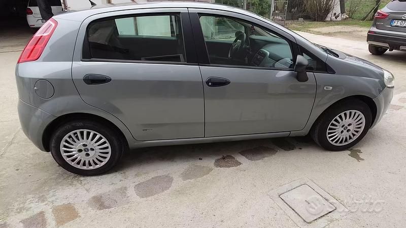 Usata Fiat Grande Punto Active 77 CV (56 kW) 2006 Grigio Utilitaria