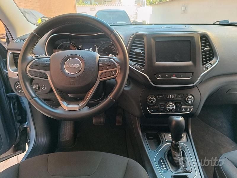 Usata Jeep Cherokee Longitude 195 CV (143 kW) 2019 Grigio SUV