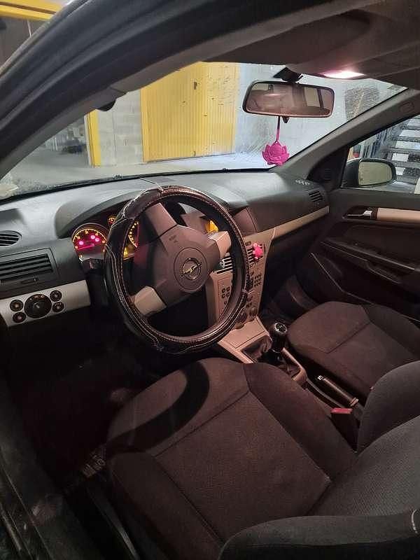 Usata Opel Astra Enjoy 101 CV (74 kW) 2008 Grigio Berlina