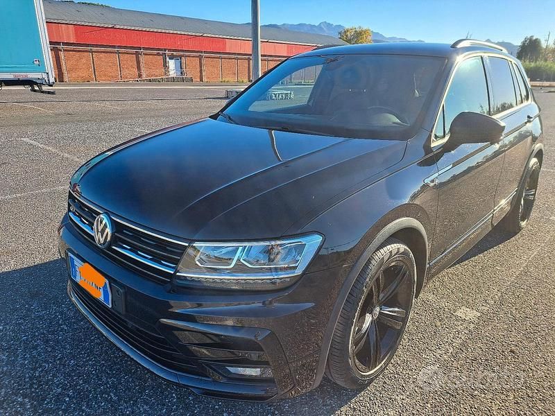 Nero Usata 2019 VW Tiguan R-line SUV | 17.900 € (Buon prezzo) - Immagine 1/4