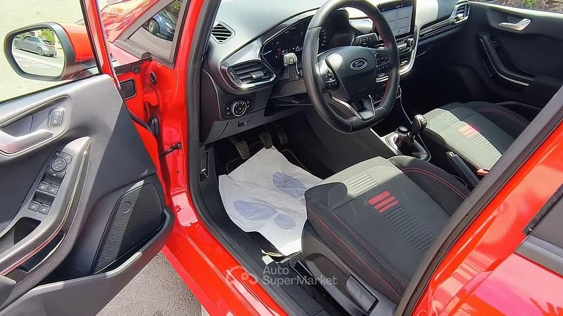 Usata Ford Fiesta 124 CV (91 kW) 2022 Rosso Utilitaria