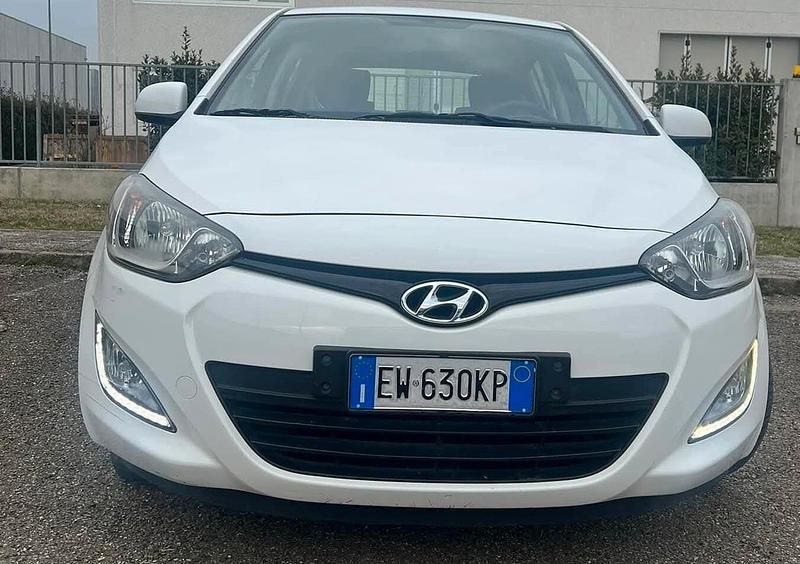 Usata Hyundai i20 Edition 85 CV (62 kW) 2014 Bianco Berlina