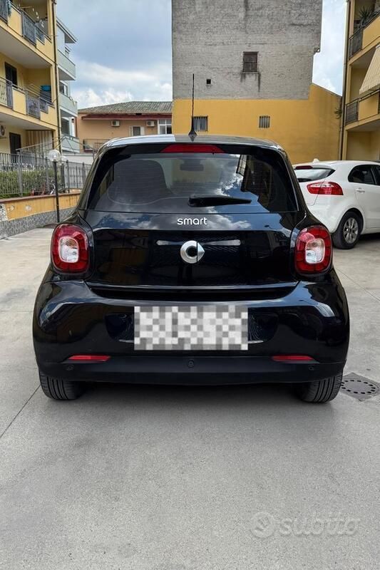 Usata Smart ForFour 75 CV (55 kW) 2016 Nero Utilitaria