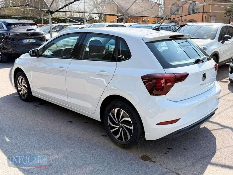 Usata VW Polo Life 95 CV (69 kW) 2023 Bianco pastello Utilitaria