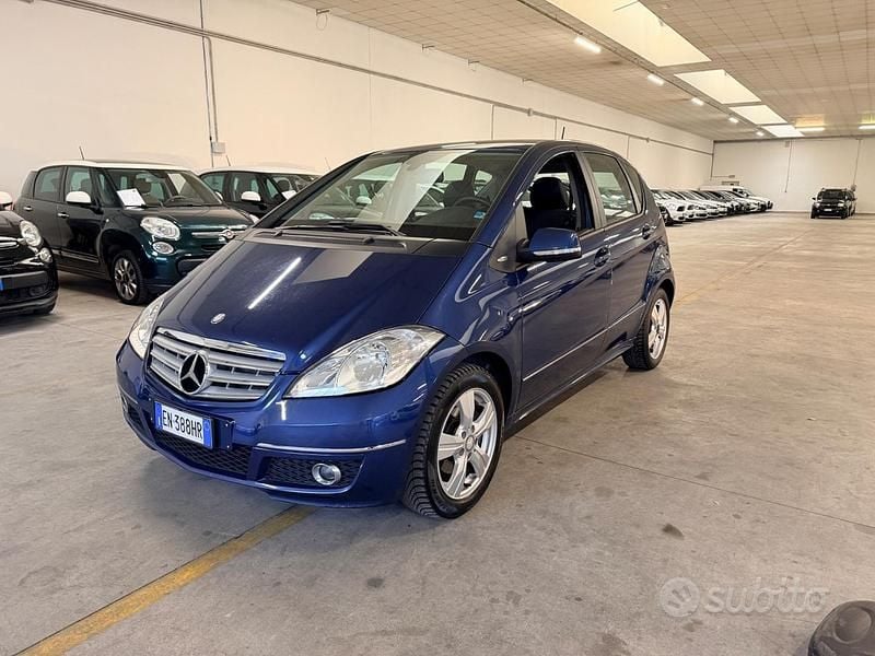 Usata Mercedes A180 Avantgarde 108 CV (79 kW) 2011 Blu Berlina