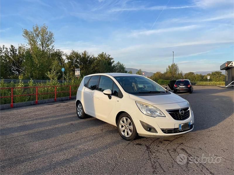 Usata Opel Meriva 120 CV (88 kW) 2012 Bianco Monovolume