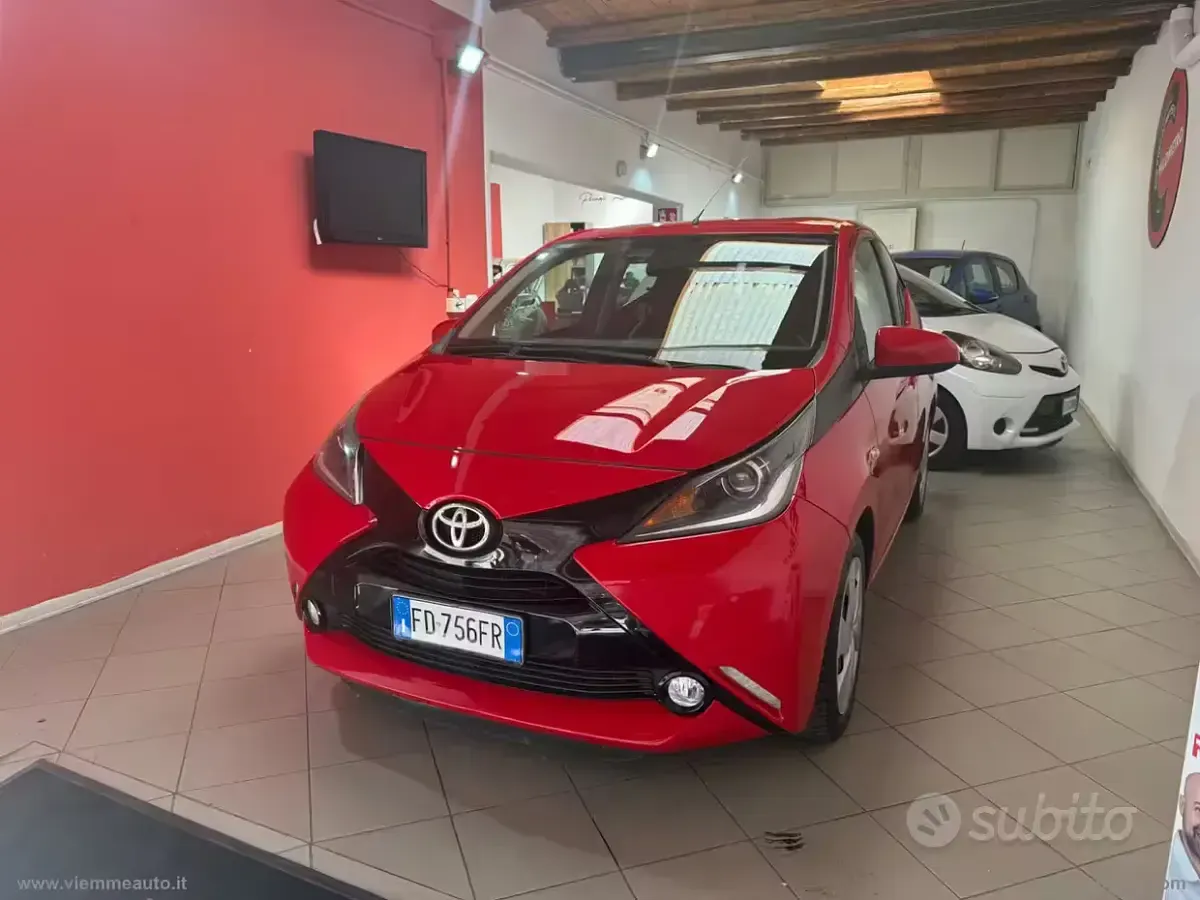 Usata Toyota Aygo X-play 69 CV (50 kW) 2017 Utilitaria