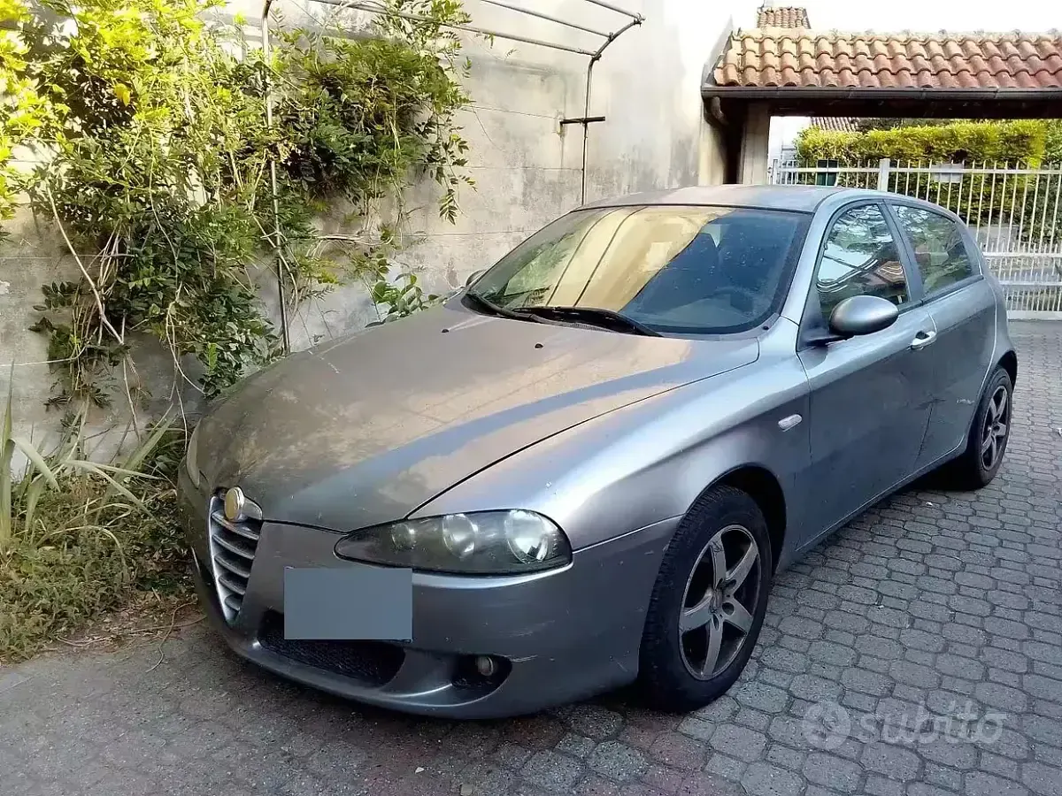 Usata Alfa Romeo 147 116 CV (85 kW) 2005 Utilitaria