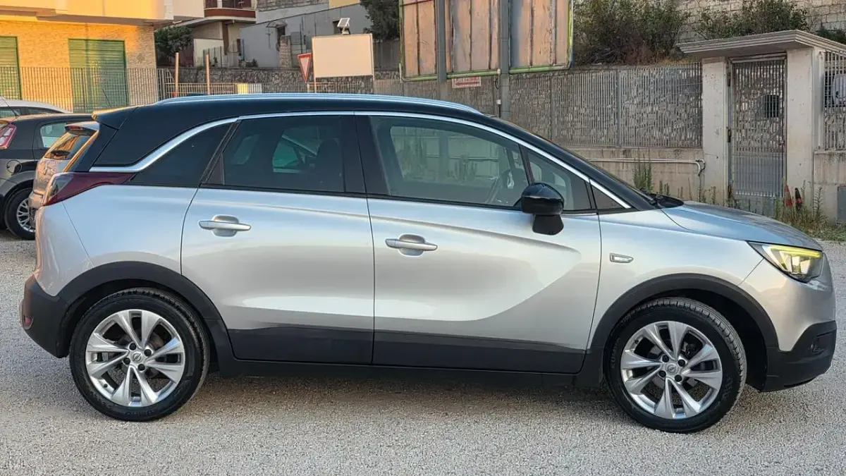 Usata Opel Crossland X Innovation 99 CV (72 kW) 2017 Argento SUV