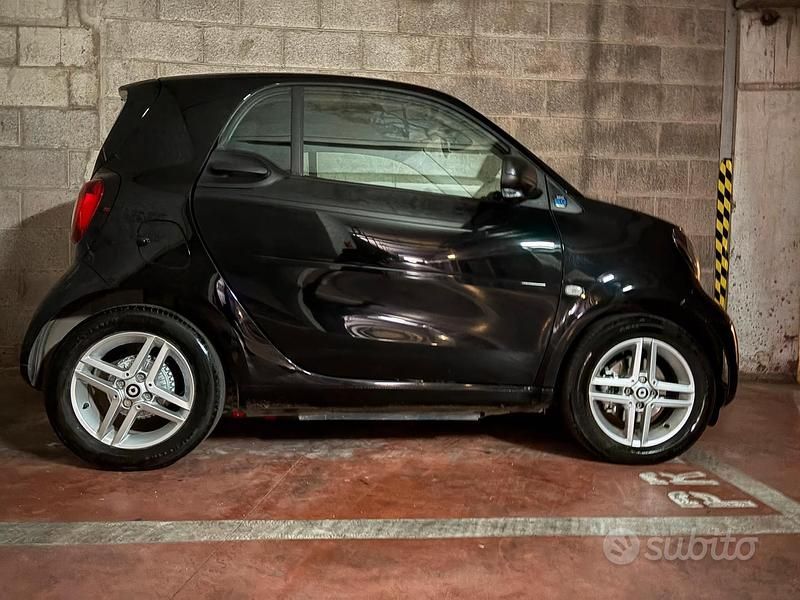 Usata Smart ForTwo Electric Drive Pure 60 kW (82 CV) 2022 Nero Coupé