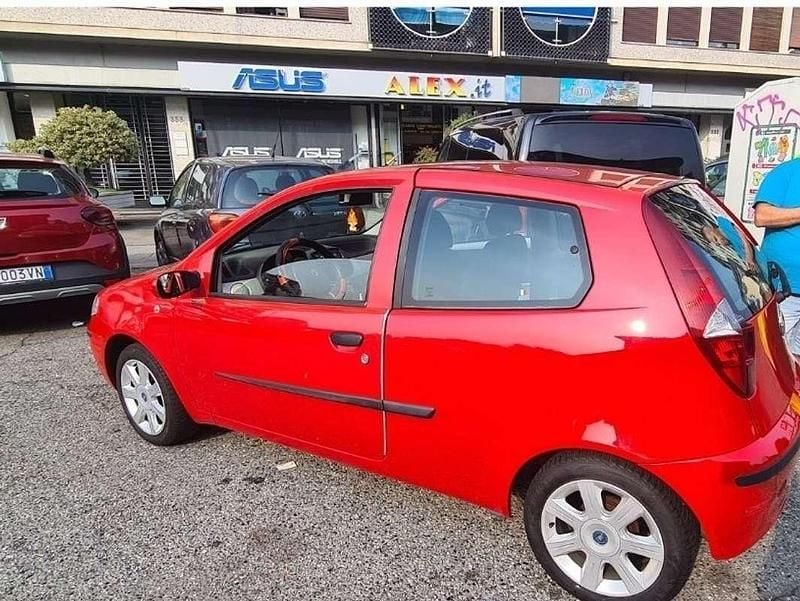 Usata Fiat Punto 69 CV (50 kW) 2004 Rosso Berlina