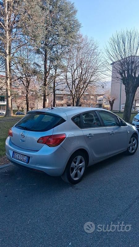 Usata Opel Astra 60 CV (44 kW) 2010 Grigio Berlina