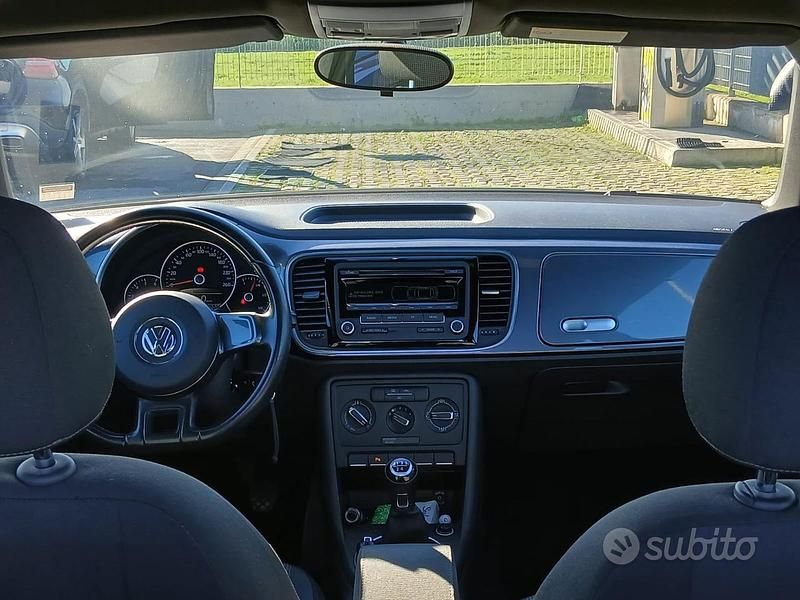 Usata VW Beetle Design 105 CV (77 kW) 2012 Grigio Utilitaria