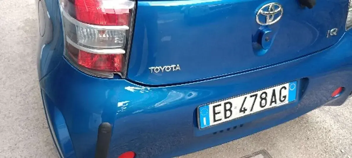 Usata Toyota iQ 68 CV (50 kW) 2012 Blu/azzurro Utilitaria