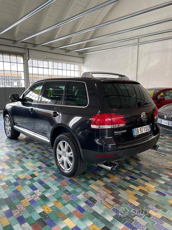 Usata VW Touareg 224 CV (164 kW) 2006 Marrone SUV