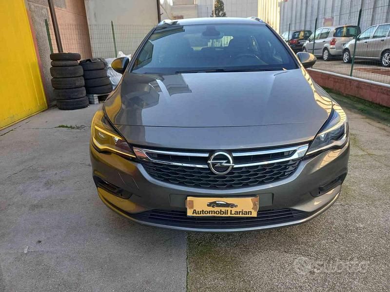 Usata Opel Astra Dynamic 110 CV (80 kW) 2019 Grigio scuro Station wagon