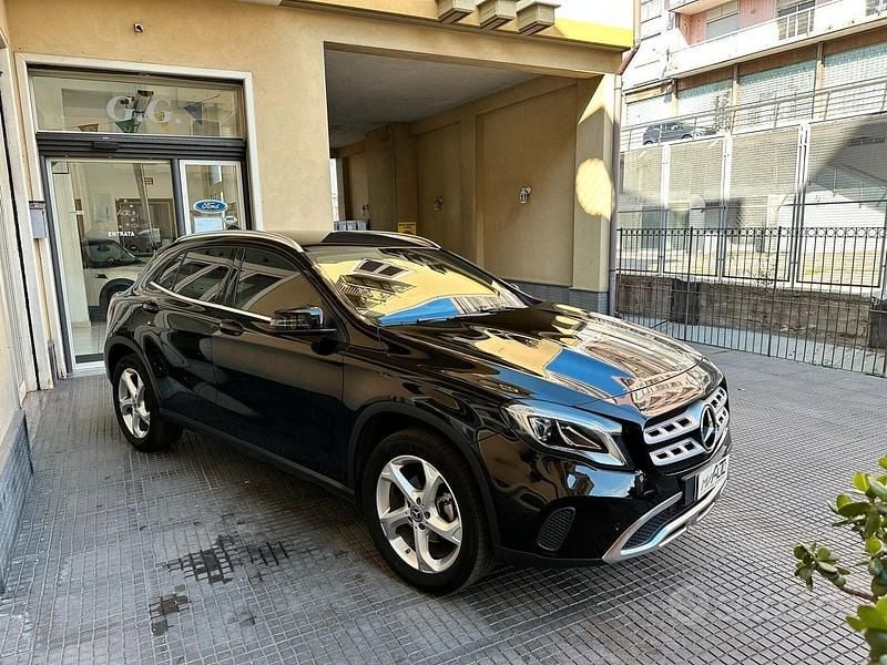 Usata Mercedes GLA180 109 CV (80 kW) 2017 Nero SUV