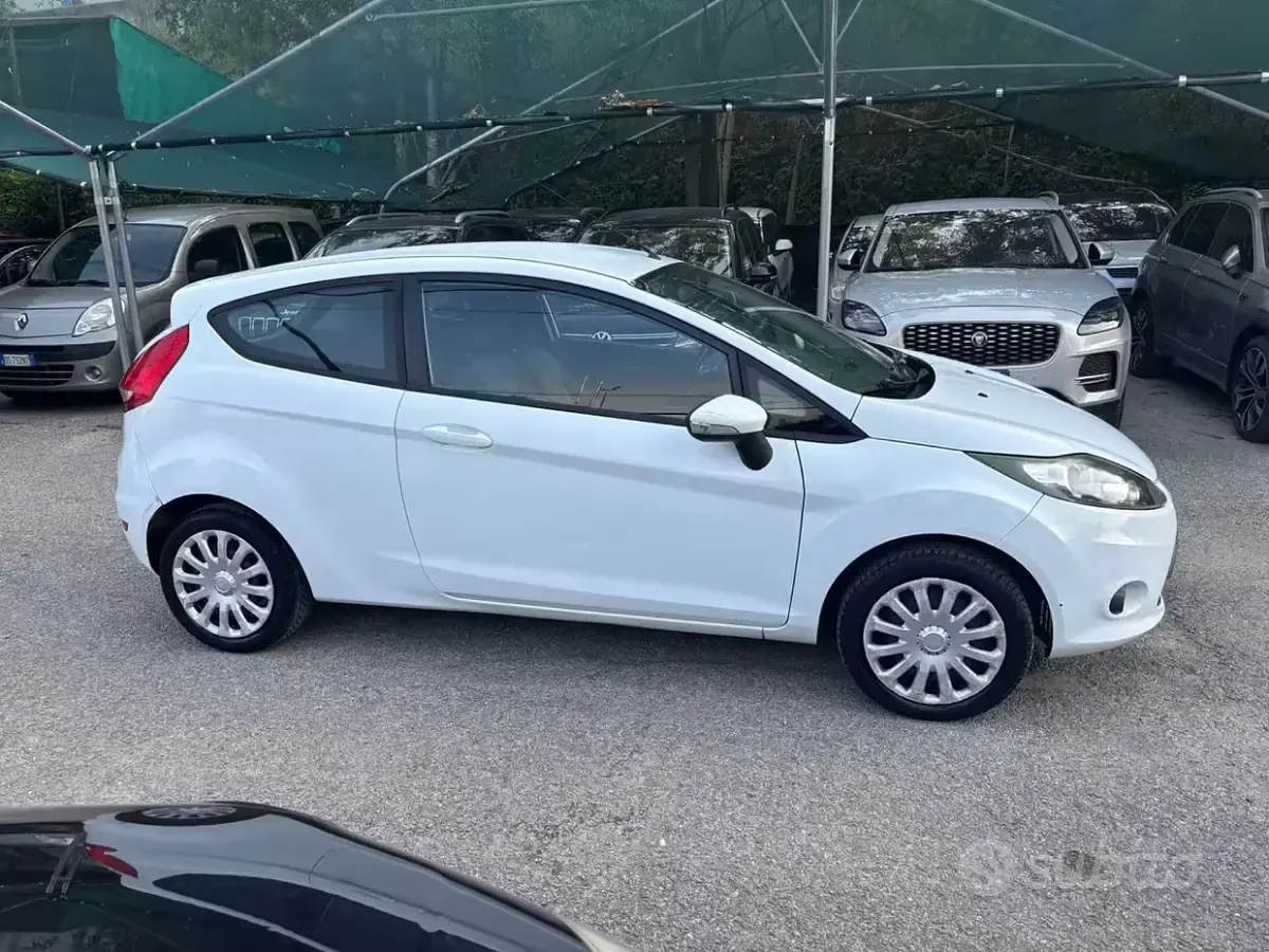 Usata Ford Fiesta 92 CV (67 kW) 2009 Bianco Berlina