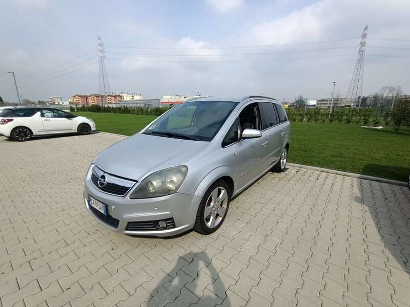 Usato 2006 Opel Zafira 1.9 Diesel 150 CV (2.500 €)