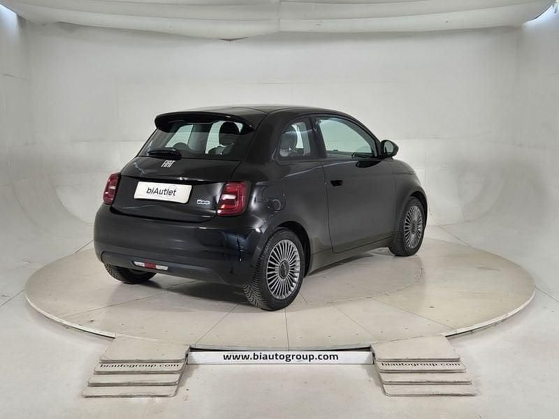 Usata Fiat 500e La Prima 86 kW (118 CV) 2022 Nero Berlina