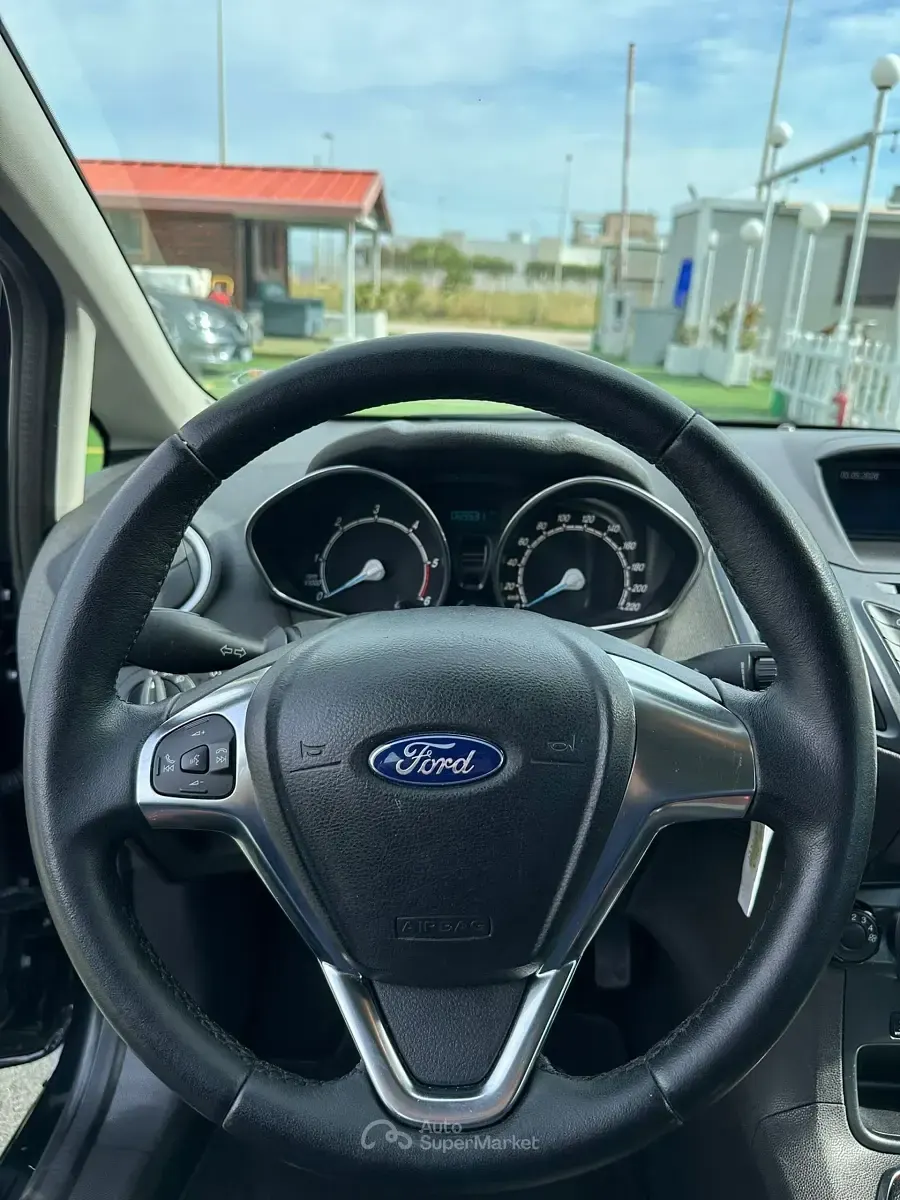 Usata Ford Fiesta 75 CV (55 kW) 2015 Utilitaria