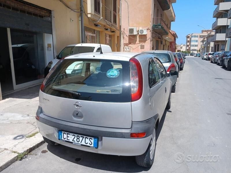 Usata Opel Corsa Club 58 CV (42 kW) 2003 Argento Berlina